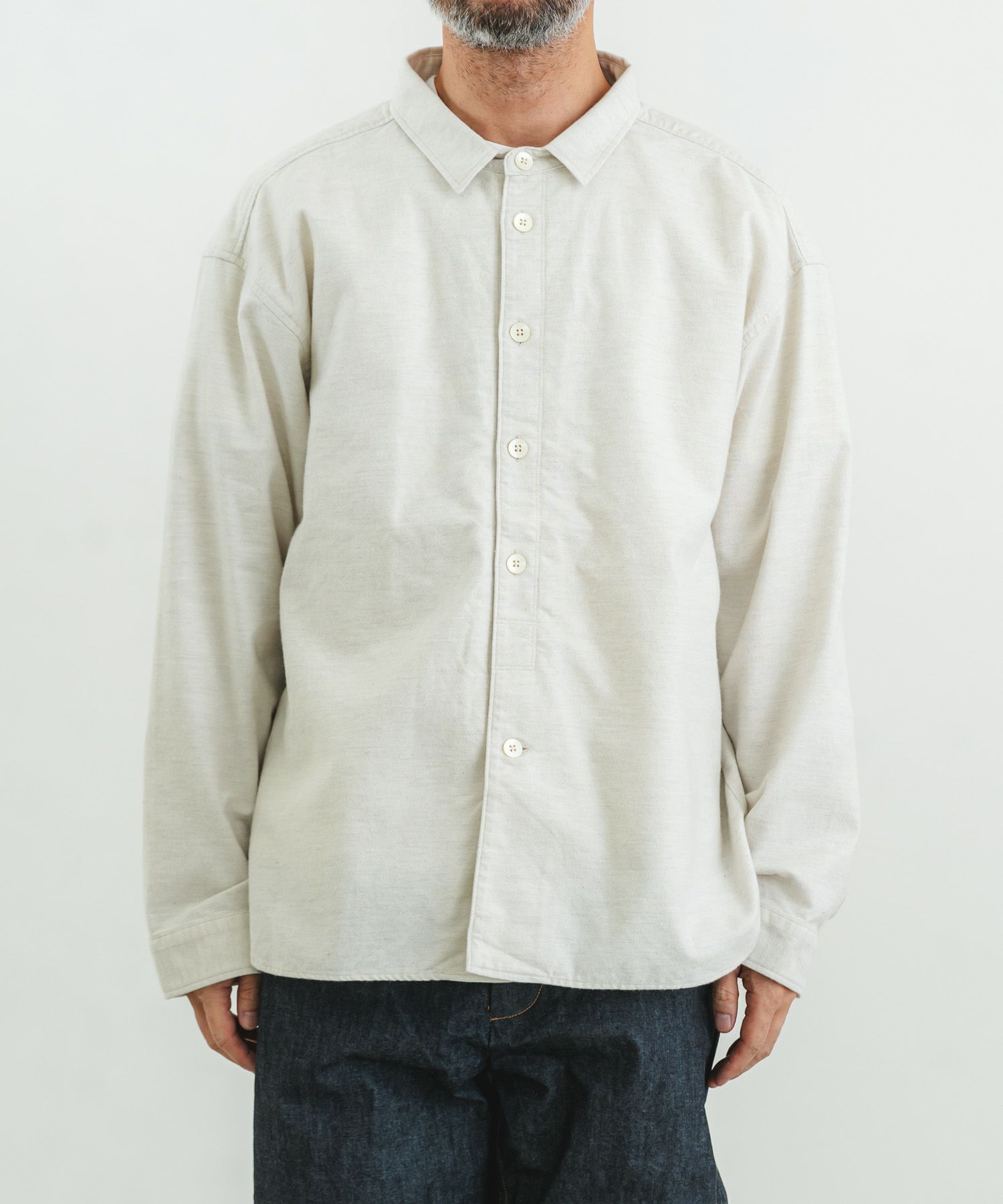 コットンフラノ裾ダーツレギュラーシャツ | quadro (クオドロ) 公式