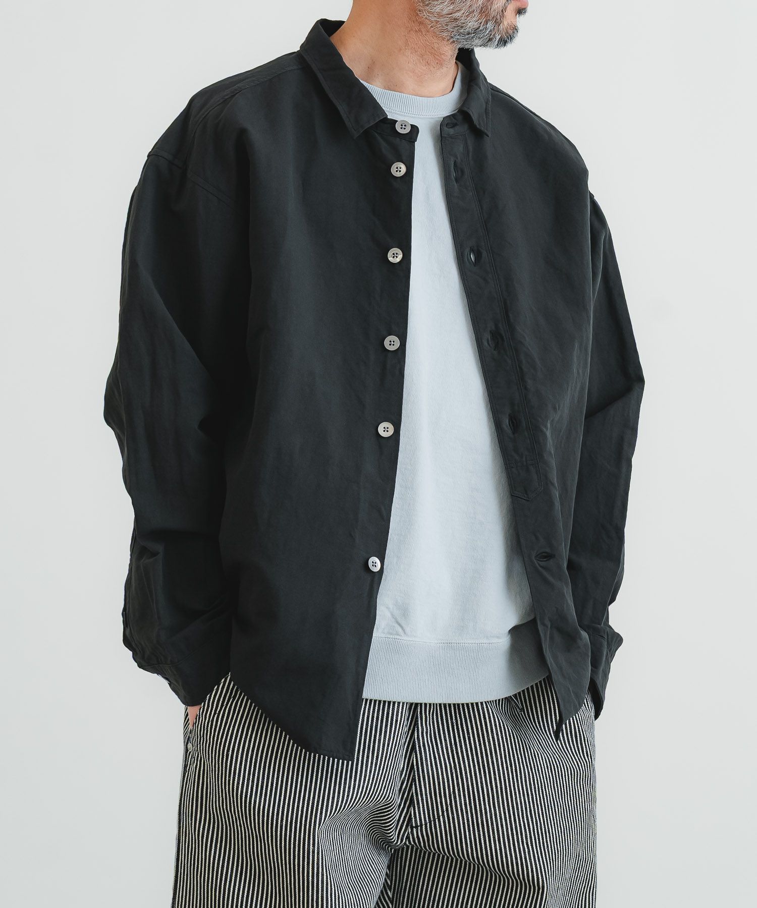 綿麻 裾ダーツレギュラーシャツ | quadro (クオドロ) 公式サイト