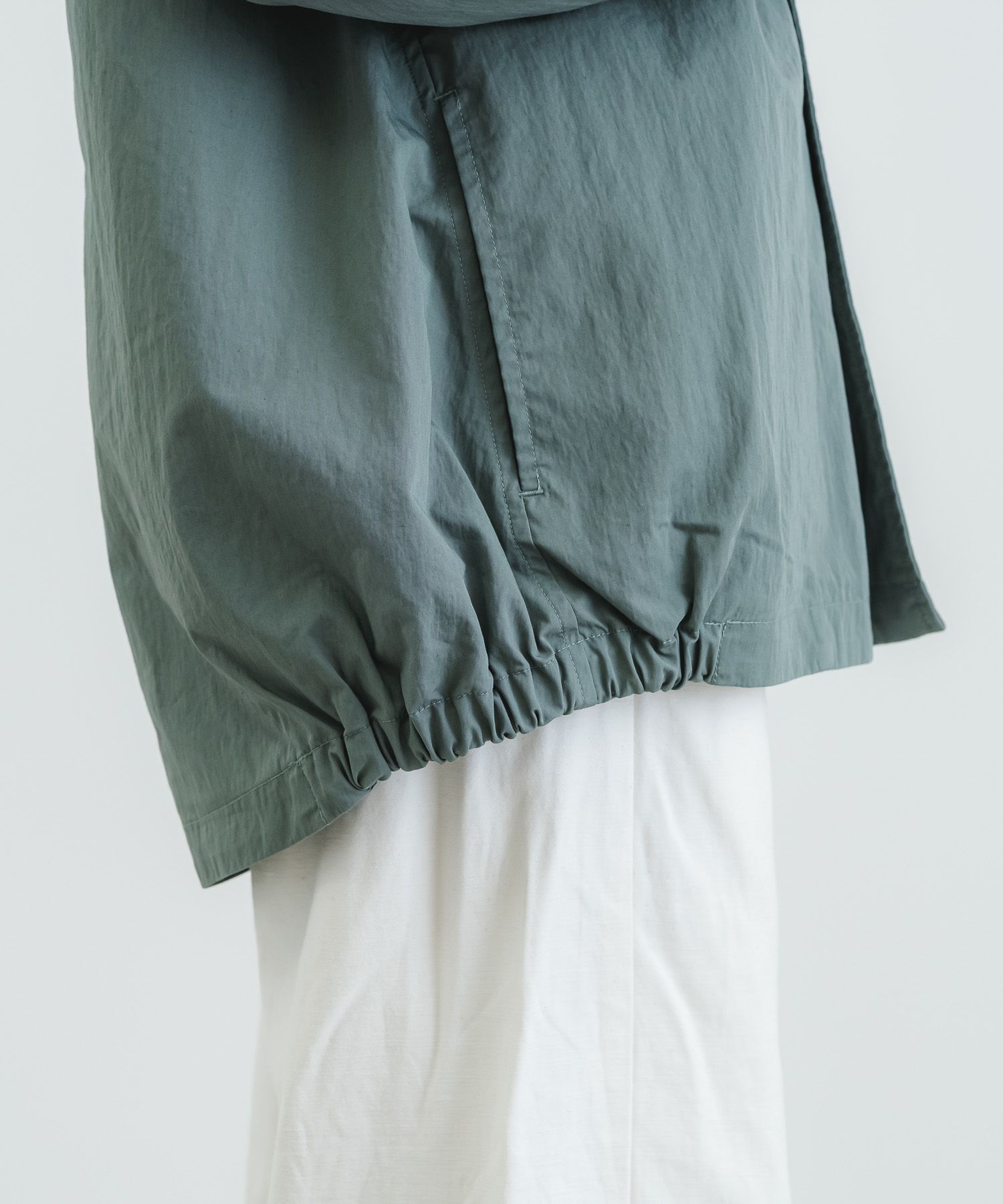 C/Nウェザークロス袖ゴムハイネックブルゾン | quadro (クオドロ) 公式